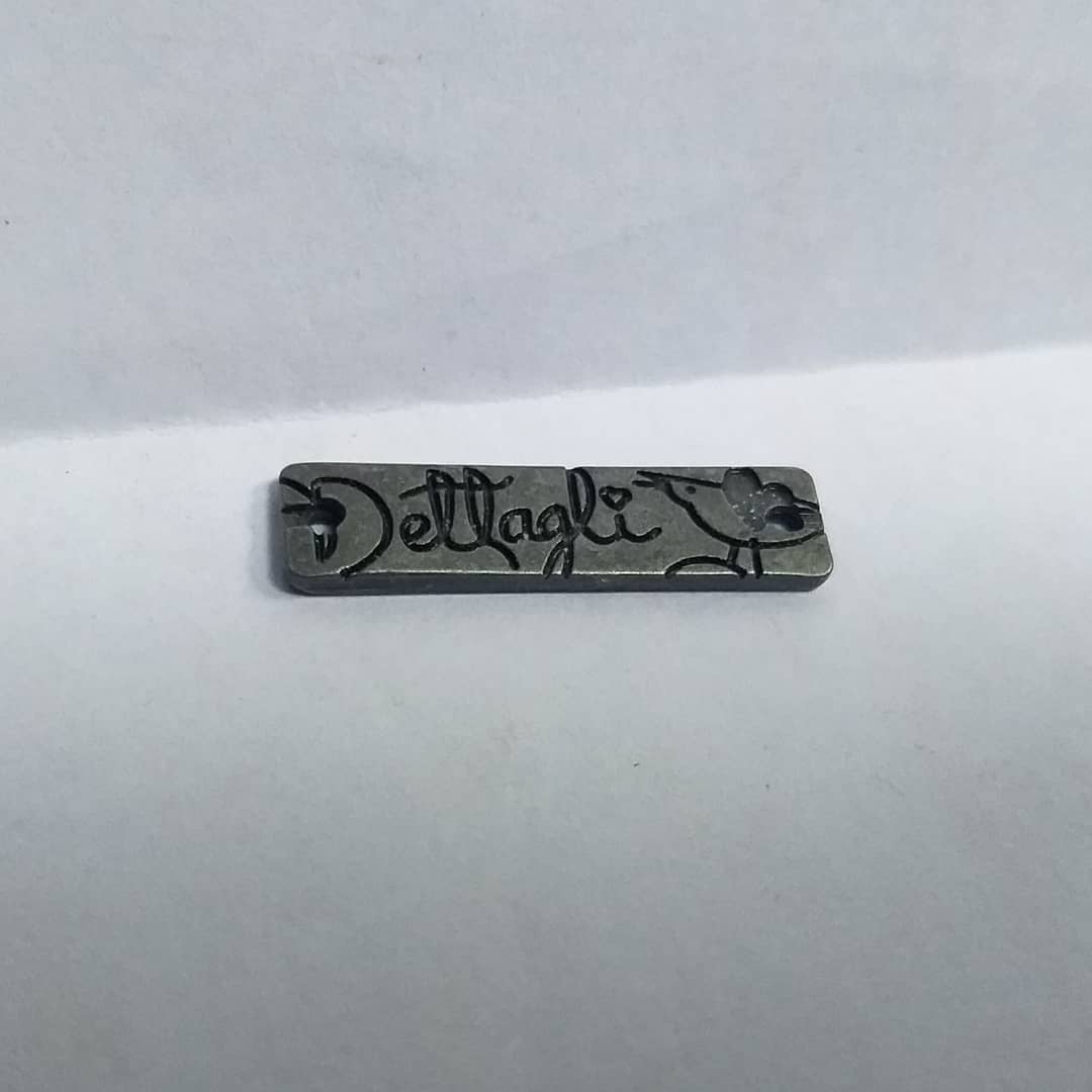 Etiquetas personalizadas en caja